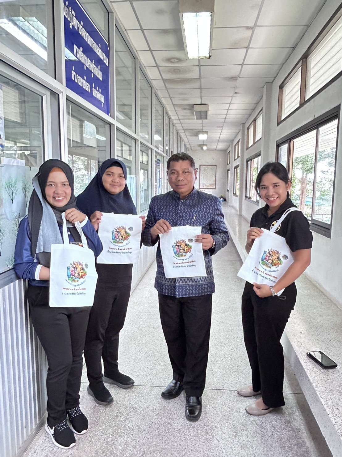 💓พช.เขาชัยสน ประชาสัมพันธ์กิจกรรมตลาดนัดคนไทยยิ้มได้ 