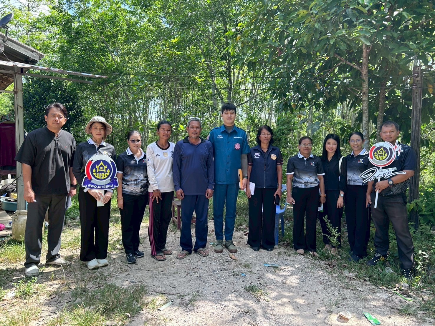 💕พช.เขาชัยสน ร่วมกับมูลนิธิป่อเต็กตึ้ง ลงพื้นที่ดำเนินการจัดเก็บข้อมูลครัวเรือนเป้าหมาย ประกอบการพิจารณาสนับสนุนวัสดุอุปกรณ์การประกอบอาชีพ เพื่อมุ่งแก้ไขปัญหาความยากจนเชิงบูรณาการอย่างยั่งยืน