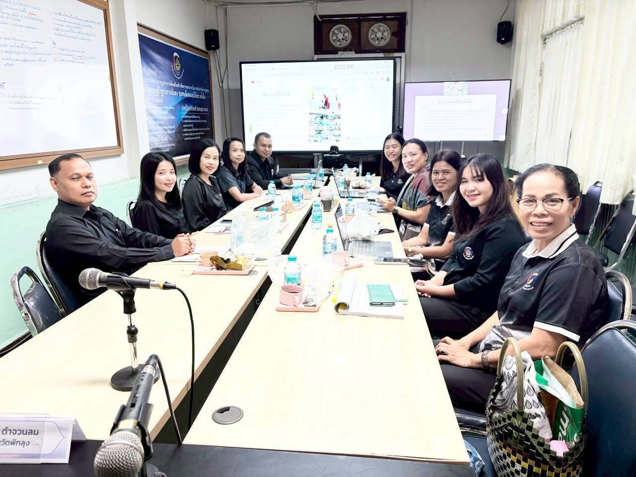 พช.เขาชัยสน ติดอาวุธ เสริมทักษะบริหารจัดการหนี้กองทุนพัฒนาบทบาทสตรีมุ่งยกระดับประสิทธิภาพตามนโยบายกรมการพัฒนาชุมชน