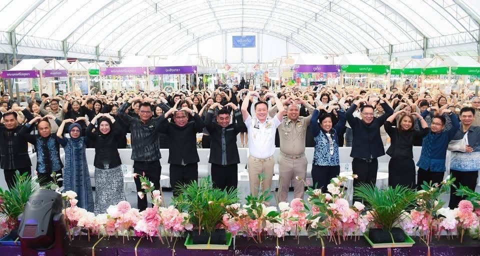🌲พช.เขาชัยสน ร่วมพิธีเปิดงาน "OTOP ภูมิภาค จังหวัดพัทลุง" ชูแนวคิด “สีสันท้องถิ่นเรา เรื่องเล่าแห่งภูมิปัญญา” 